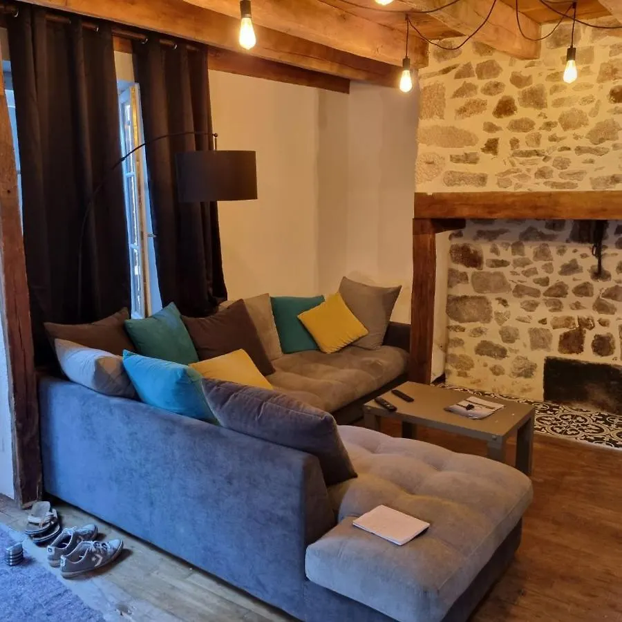 Petit Nid Apartment Laroquebrou 0*,